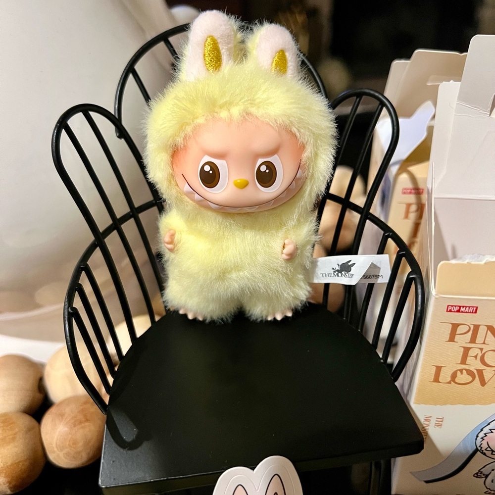 Labubu Pin For Love “Letter F” POP MART new In Hand